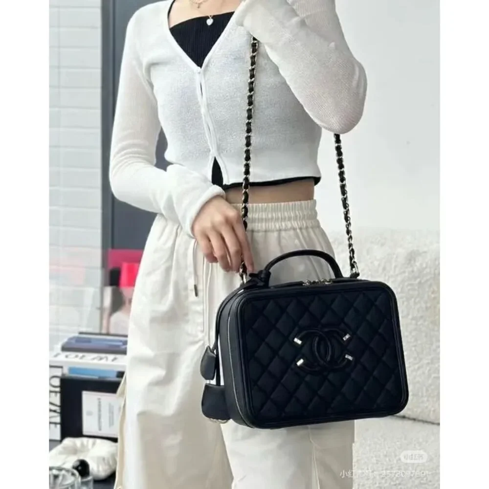 CHANEL brand color